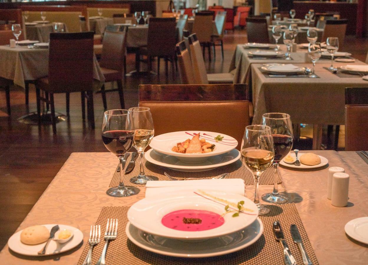 Mds Hotel Calama Extérieur photo A table set for dinner