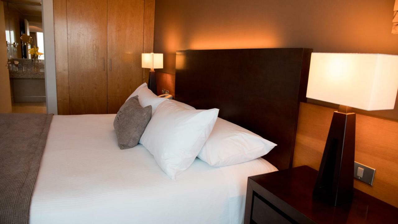 Mds Hotel Calama Extérieur photo A bed with pillows